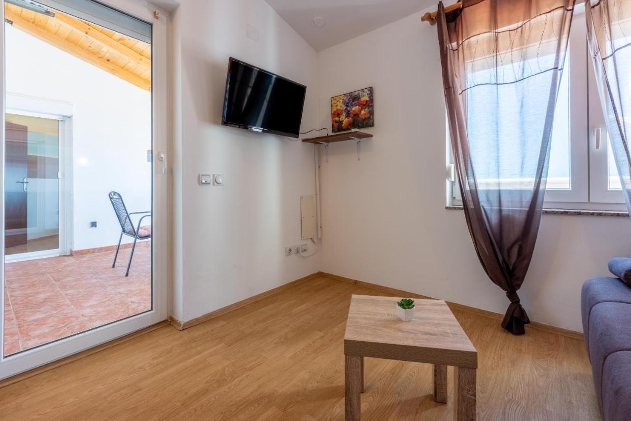 Apartments Antonija Crikvenica Exterior photo